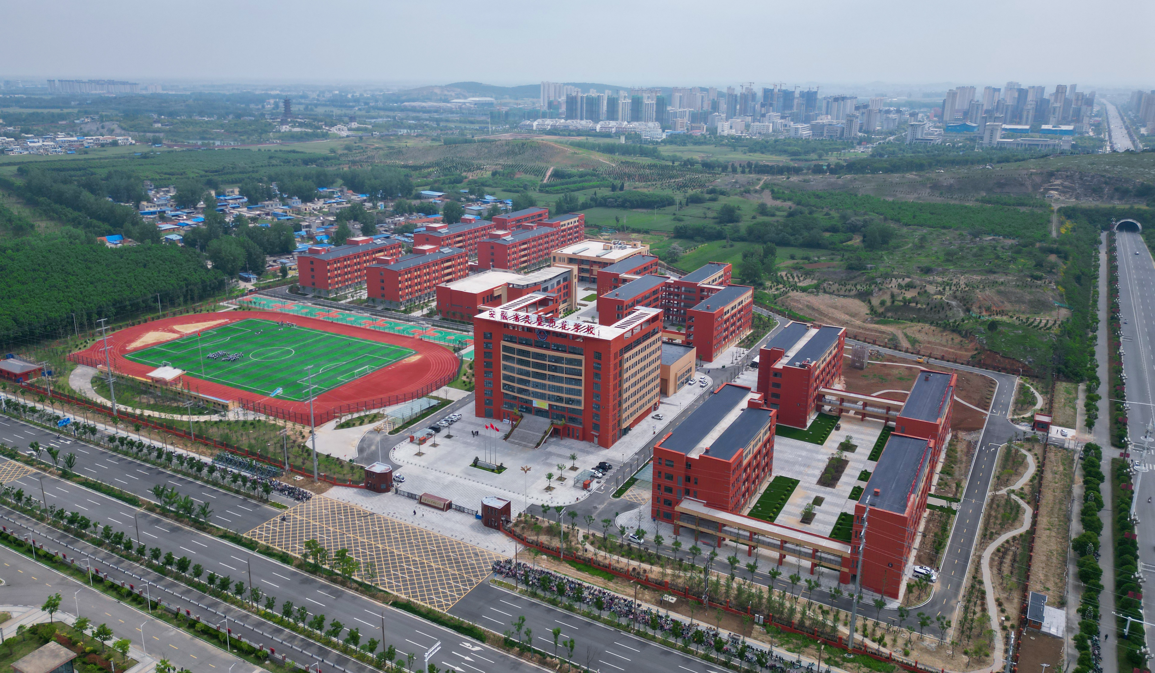 学校全景-1.jpg