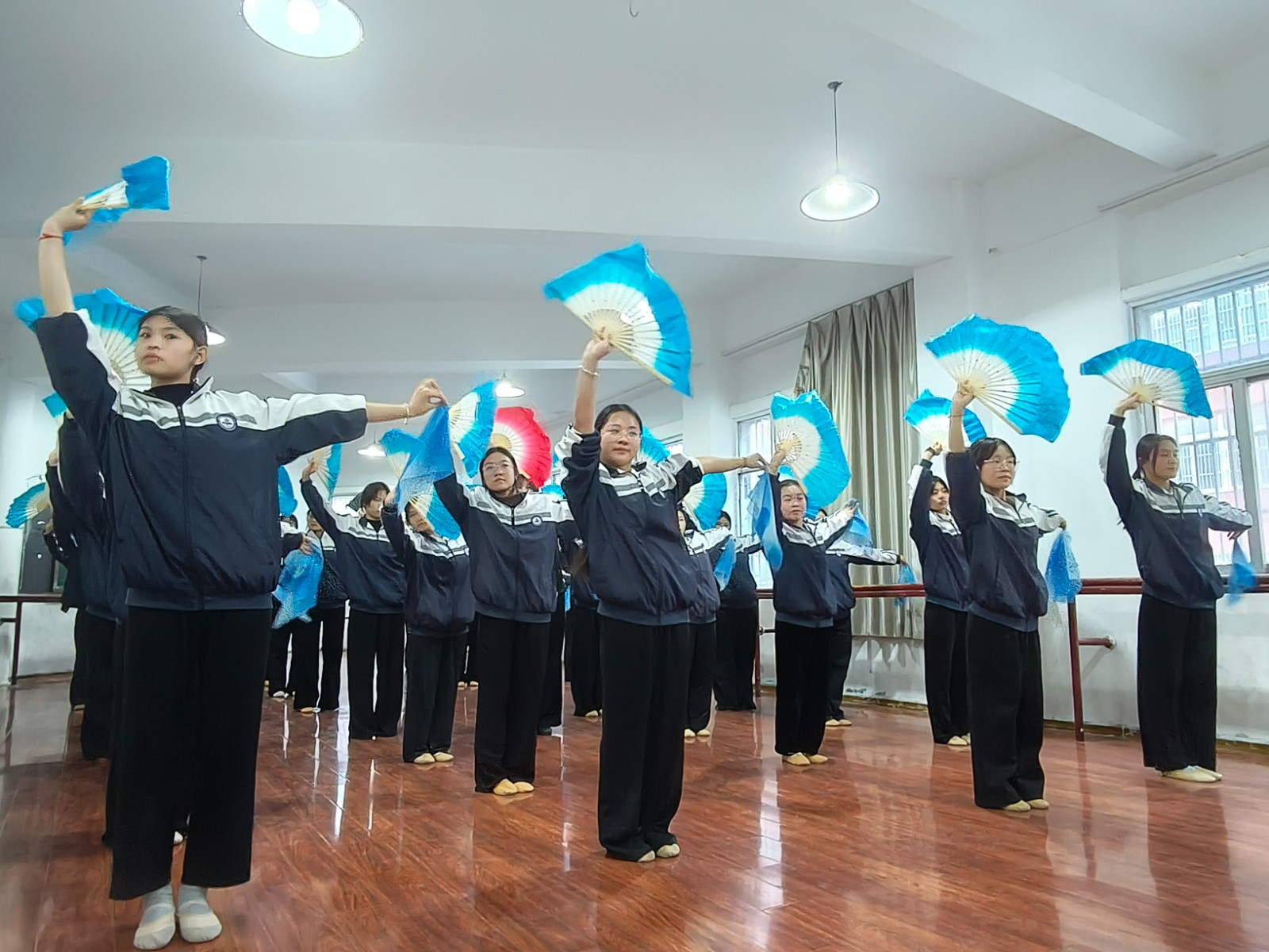 微信图片_20251202175922_88_6.jpg 微信图片_20251202175922_88_6.jpg